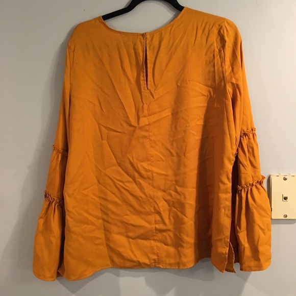 Gold blouse - Picture 2 of 7